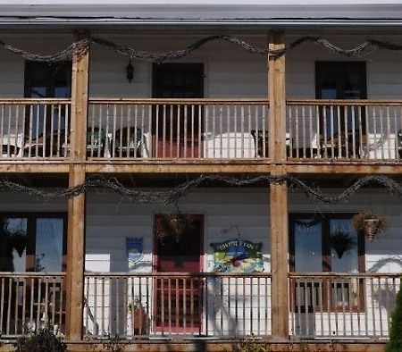 Gite Au Vieux Pommier Tadoussac Bagian luar foto