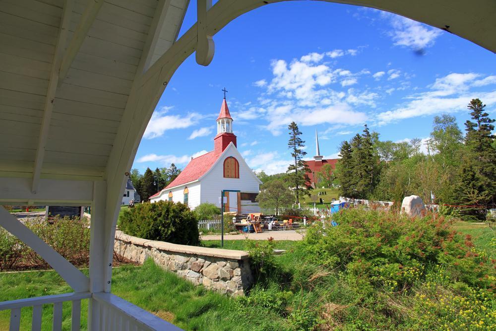 Gite Au Vieux Pommier Tadoussac Bagian luar foto
