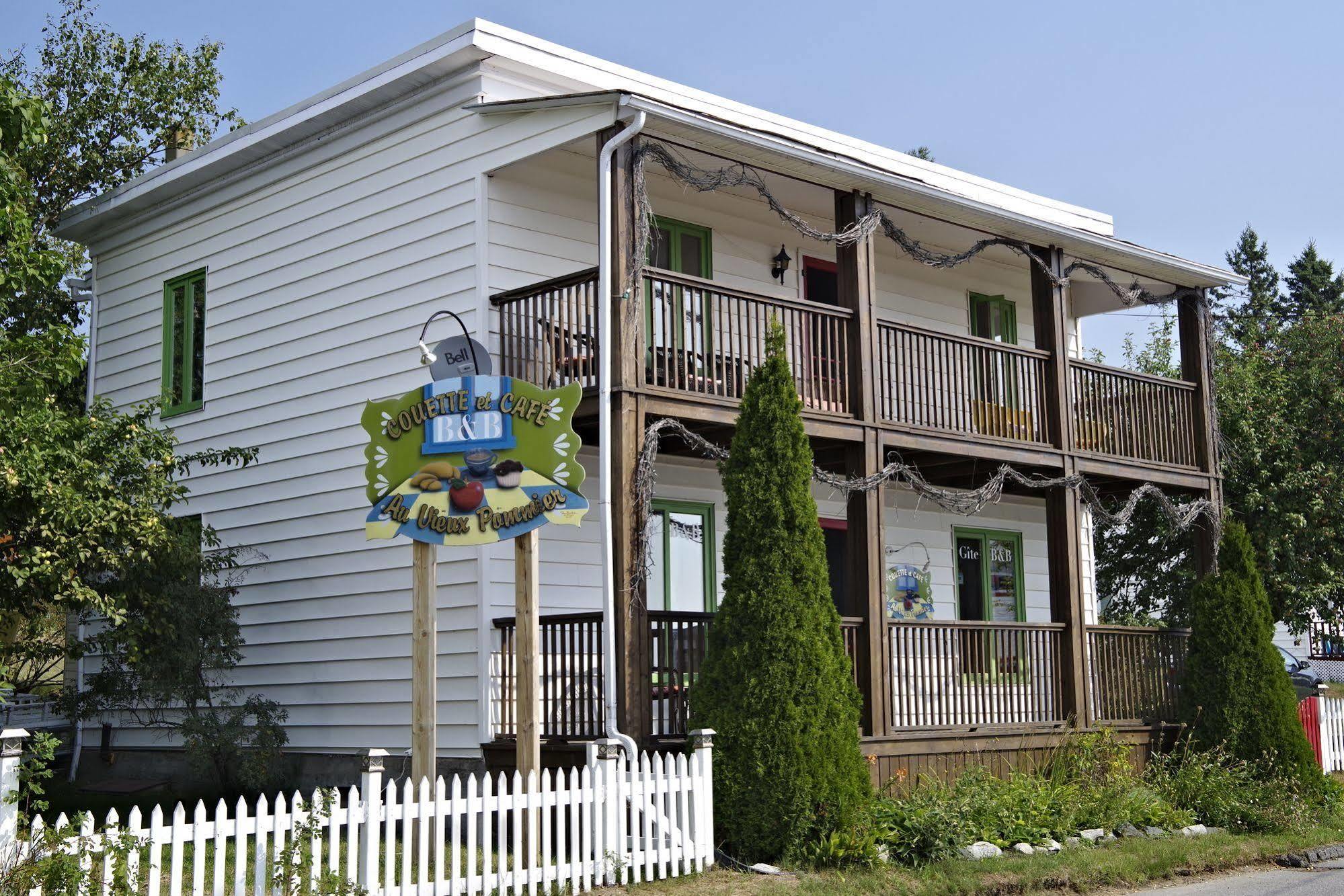 Gite Au Vieux Pommier Tadoussac Bagian luar foto