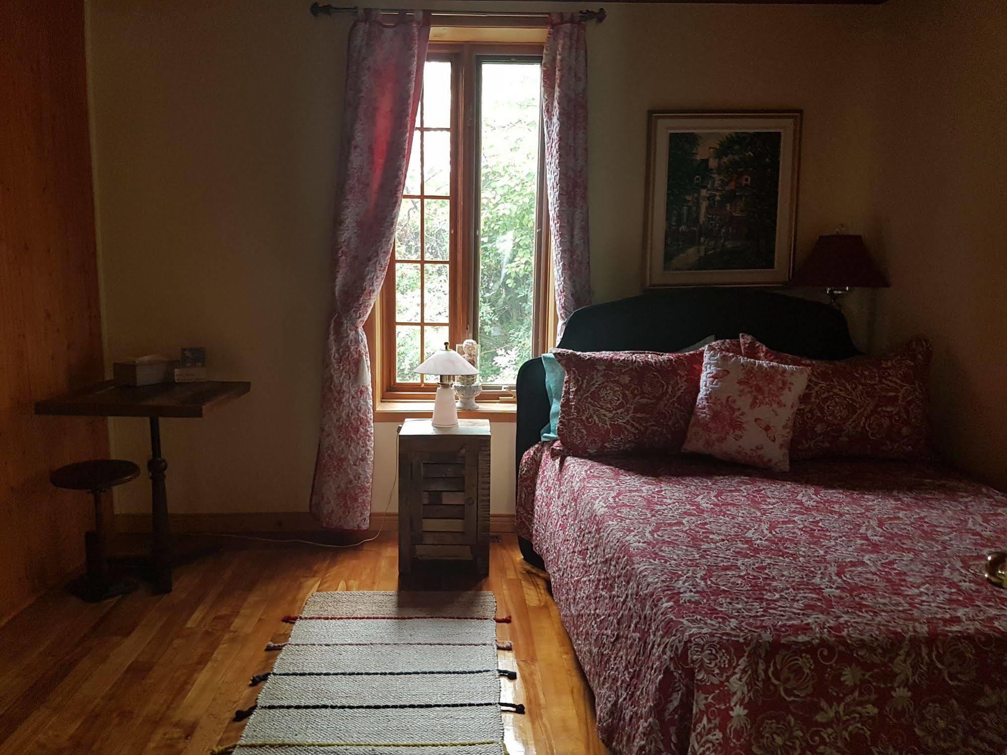 Gite Au Vieux Pommier Tadoussac Bagian luar foto